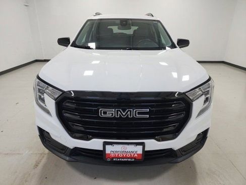 Used 2022 GMC Terrain SLT w/ Elevation Edition image 6
