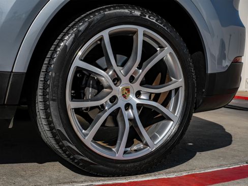 Used 2020 Porsche Cayenne image 52