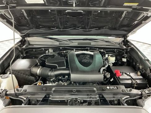 Used 2019 Toyota Tacoma SR5 AWD/4WD image 26