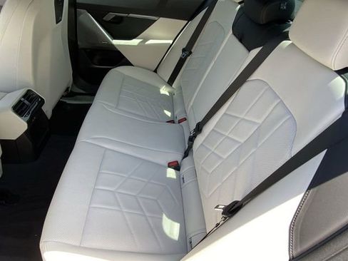 Used 2025 BMW i5 eDrive40i w/ Premium Package RWD image 17