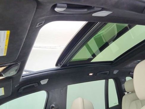 Used 2024 BMW X7 M60i w/ Executive Package image 60