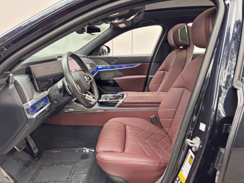 Used 2023 BMW 760i xDrive AWD/4WD image 17