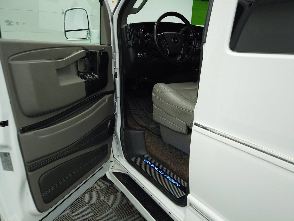Used 2020 GMC Savana 2500 Extended w/ Enhanced Convenience Package RWD image 16