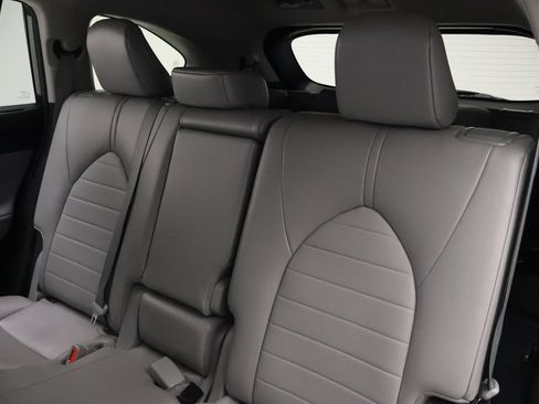 Used 2023 Toyota Highlander XLE FWD image 18