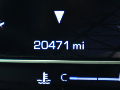 Used 2024 GMC Yukon Denali w/ Advanced Technology Package image 32