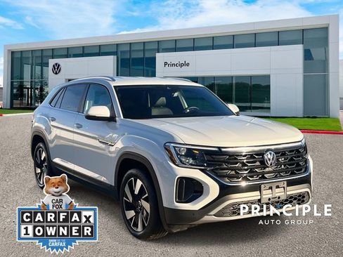 Certified 2025 Volkswagen Atlas Cross Sport SE image 3