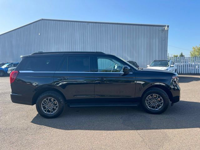 Used 2025 Ford Expedition Active AWD/4WD image 6