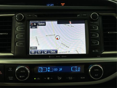Used 2019 Toyota Highlander XLE AWD/4WD image 35