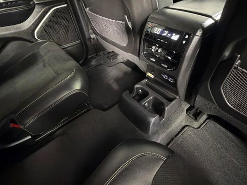Used 2022 Jeep Grand Cherokee L Laredo RWD image 31