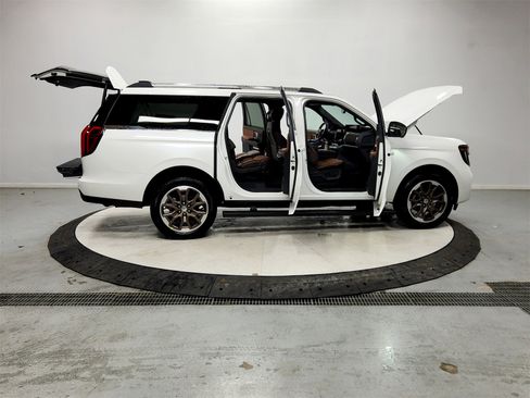 New 2026 Ford Expedition Max King Ranch image 16