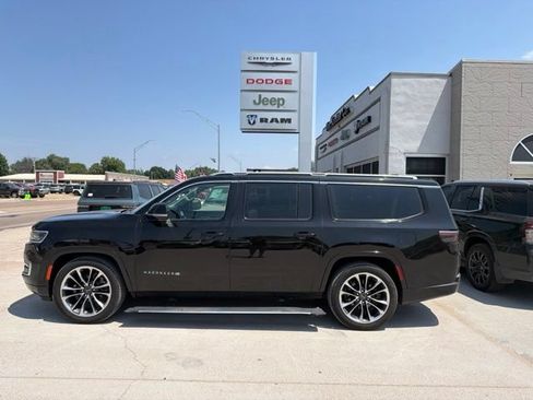 Used 2024 Jeep Wagoneer L Series III w/ Premium Group I AWD/4WD image 1