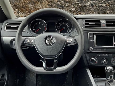 Used 2017 Volkswagen Jetta S w/ Jetta S Cold Weather Package image 5