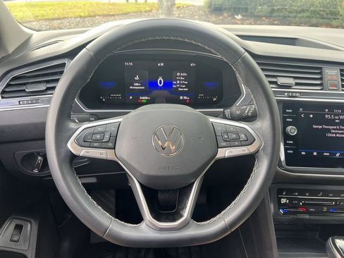 Certified 2022 Volkswagen Tiguan SE image 14