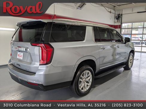 Used 2023 GMC Yukon XL SLT w/ SLT Premium Package image 4