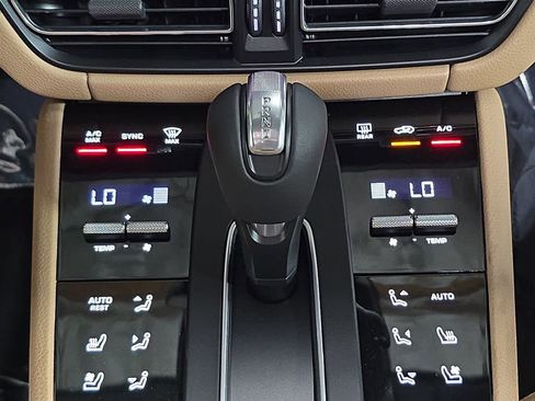 New 2026 Porsche Macan image 19