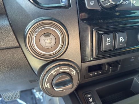 Used 2023 Nissan Titan PRO-4X w/ Pro-4x Convenience Package AWD/4WD image 17