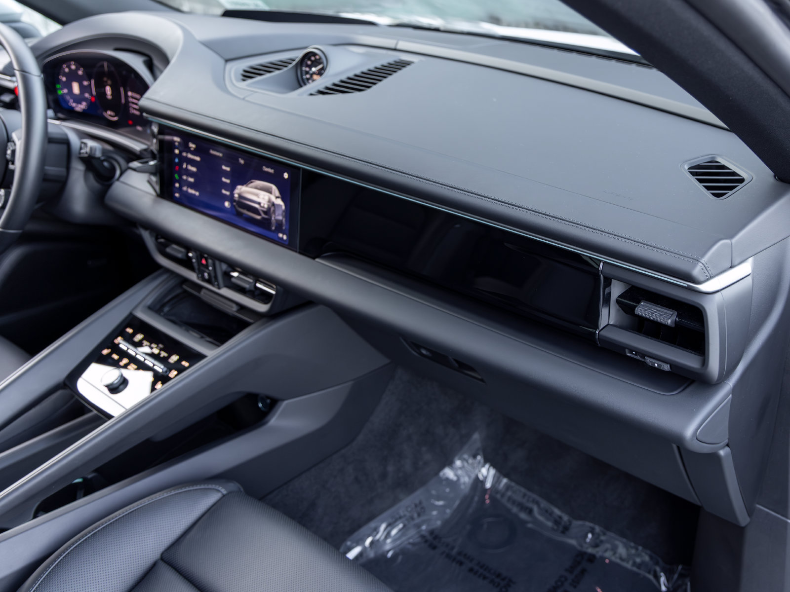 Certified 2025 Porsche Macan 4S Electric AWD/4WD image 61