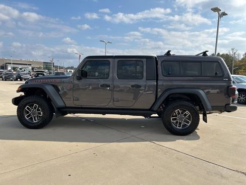 Used 2024 Jeep Gladiator Mojave w/ Convenience Group image 5