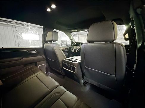 Used 2024 Chevrolet Silverado 2500 High Country w/ High Country Premium Package image 11