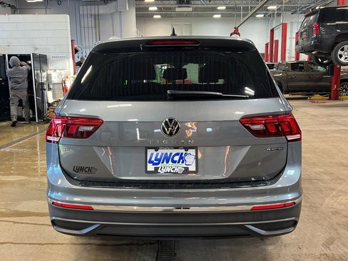 Used 2022 Volkswagen Tiguan SE image 3