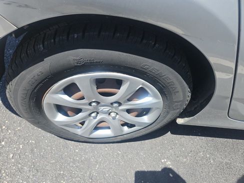 Used 2014 Hyundai Accent GS FWD image 18
