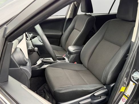 Used 2018 Toyota RAV4 LE w/ All Weather Liner Package FWD image 18