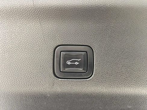 Used 2022 Chevrolet Tahoe RST w/ Luxury Package AWD/4WD image 12