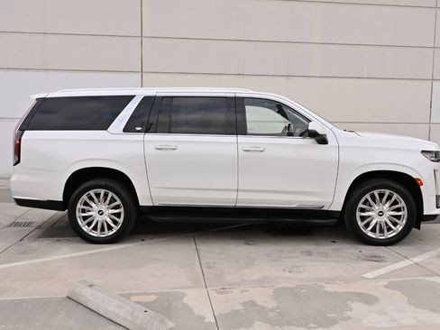 Used 2022 Cadillac Escalade ESV Luxury AWD/4WD image 8