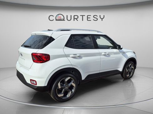 New 2026 Hyundai Venue SEL FWD image 5