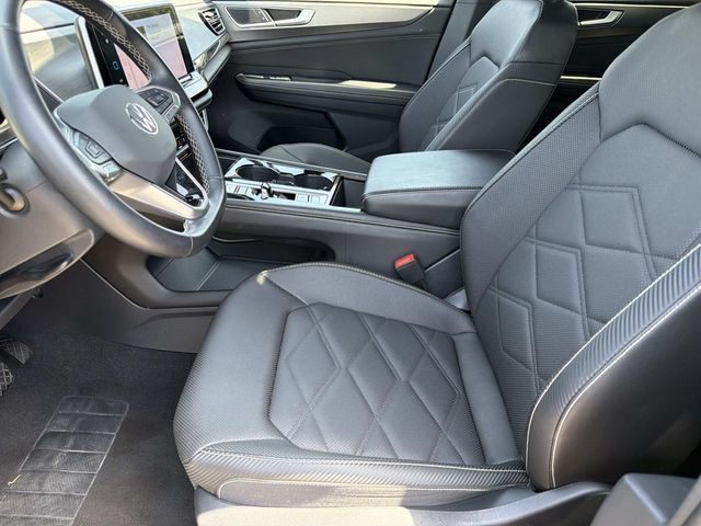 Used 2025 Volkswagen Atlas Cross Sport SE FWD image 14