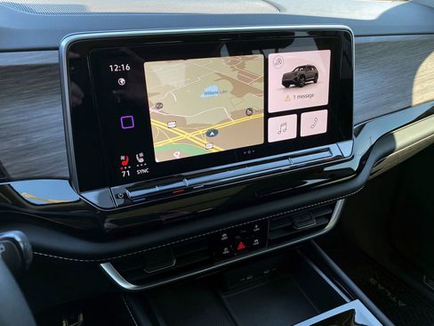 Used 2024 Volkswagen Atlas SEL Premium R-Line image 15