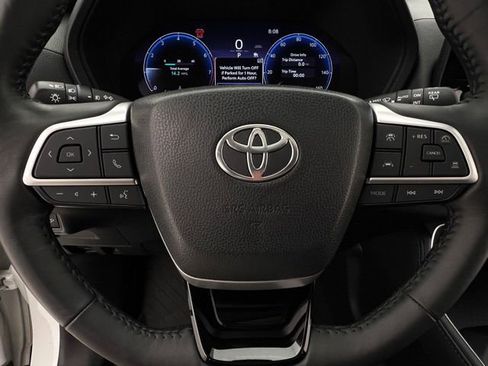 Used 2024 Toyota Grand Highlander AWD image 17