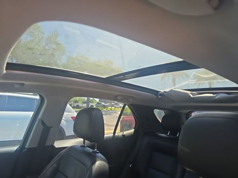 Used 2019 Chevrolet Equinox Premier image 3