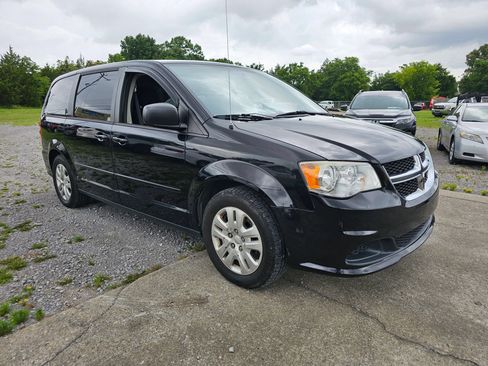 Used 2015 Dodge Grand Caravan SE w/ Quick Order Package 29E SE FWD image 2