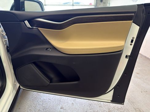 Used 2016 Tesla Model X 90D image 21