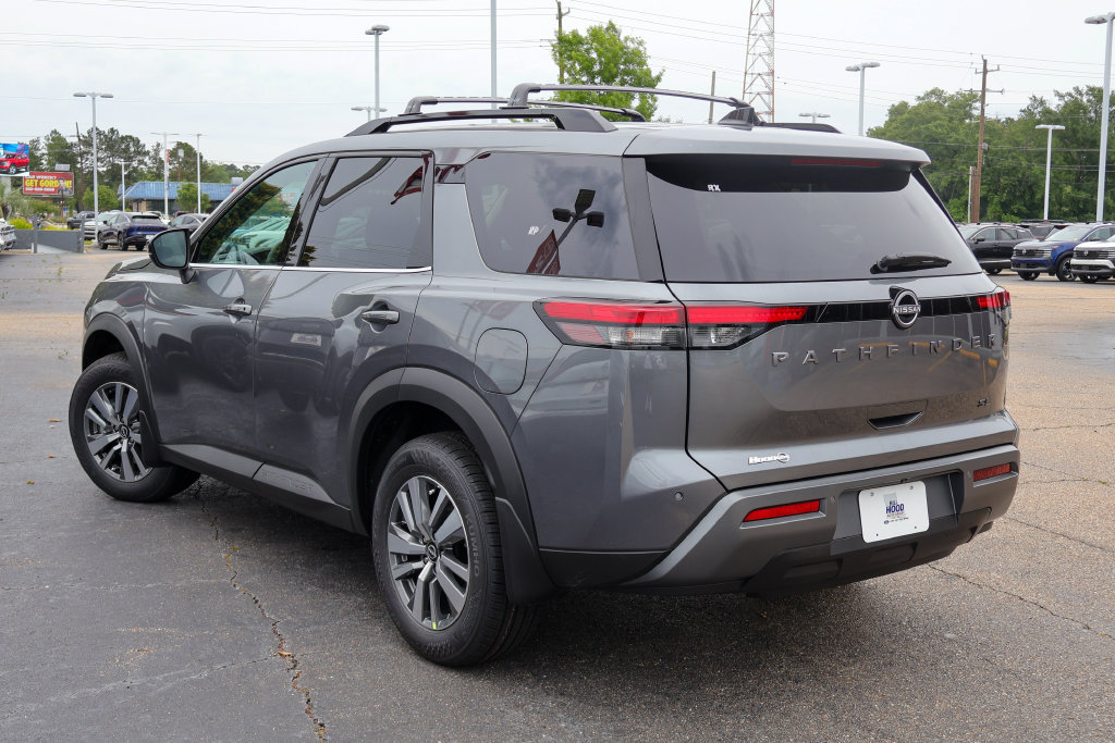 New 2026 Nissan Pathfinder SL FWD image 2