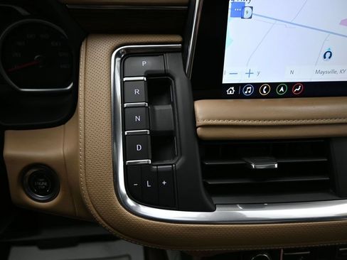 Used 2021 Chevrolet Tahoe Premier w/ Premium Package AWD/4WD image 21