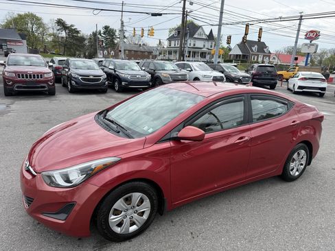 Used 2016 Hyundai Elantra SE image 1