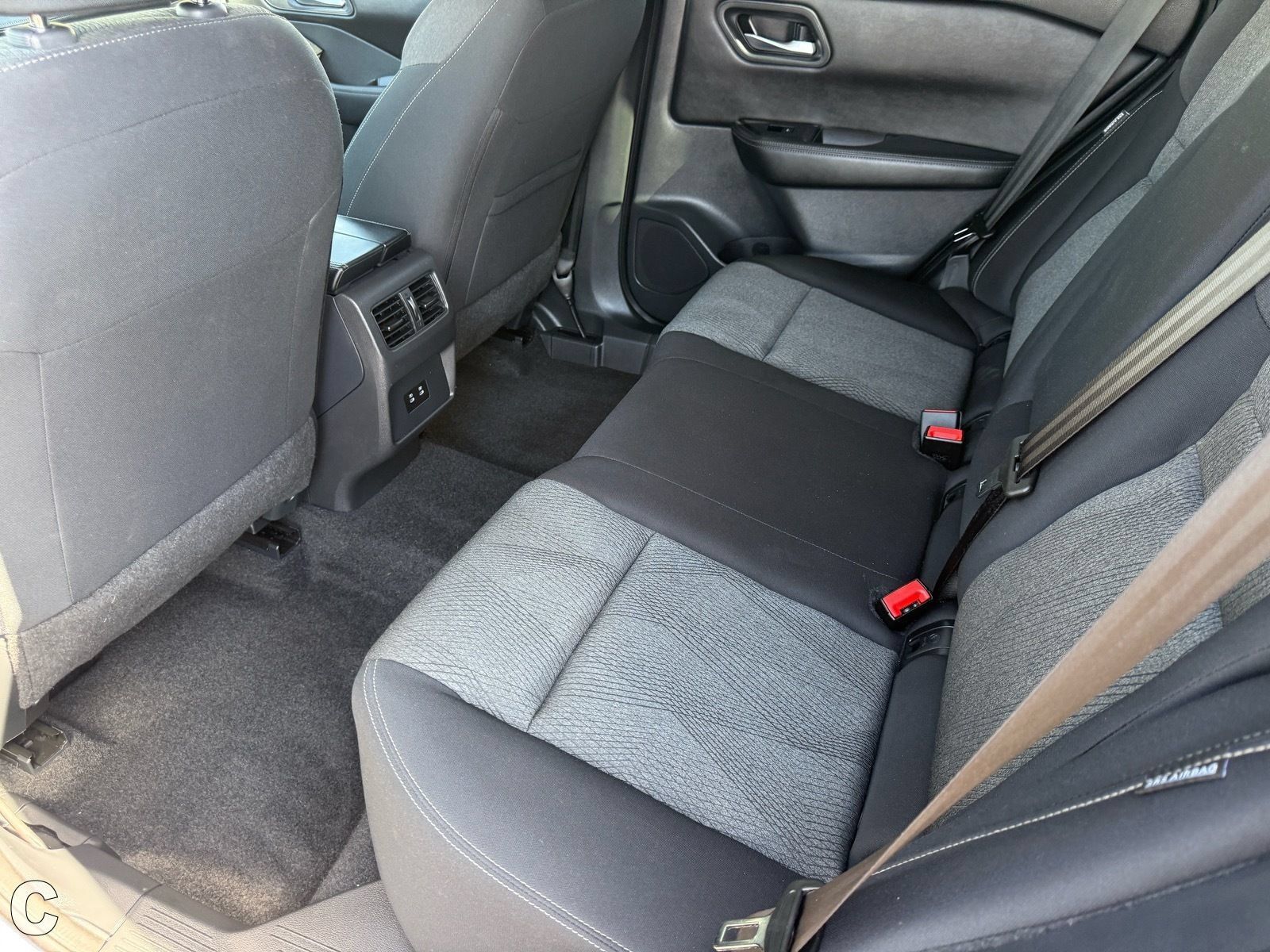 Used 2024 Nissan Rogue SV FWD image 24