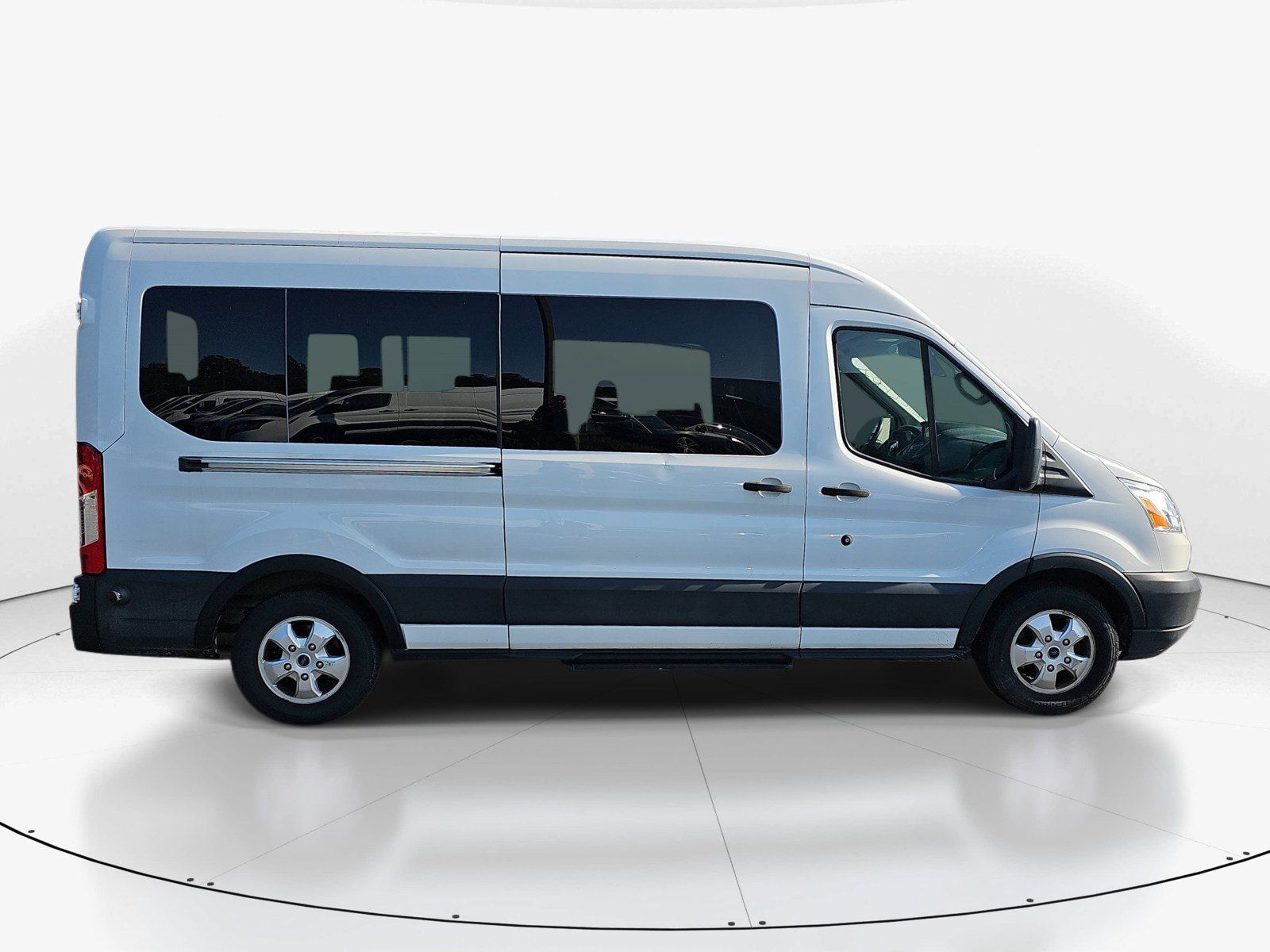 Used 2019 Ford Transit 350 XLT RWD image 2