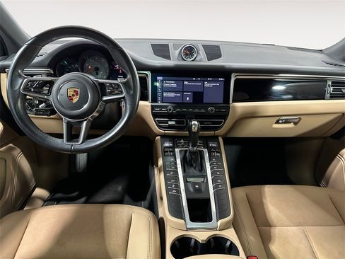 Used 2021 Porsche Macan S image 10