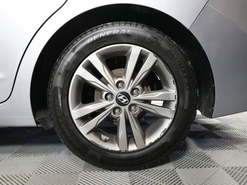 Used 2017 Hyundai Elantra SE FWD image 8