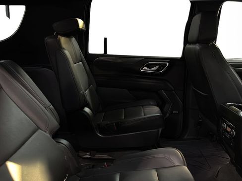 Used 2022 Chevrolet Suburban RST w/ Sport Performance Package AWD/4WD image 17
