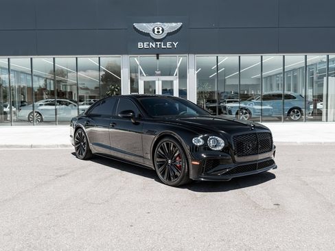 Used 2025 Bentley Flying Spur Plug-In Hybrid AWD/4WD image 16