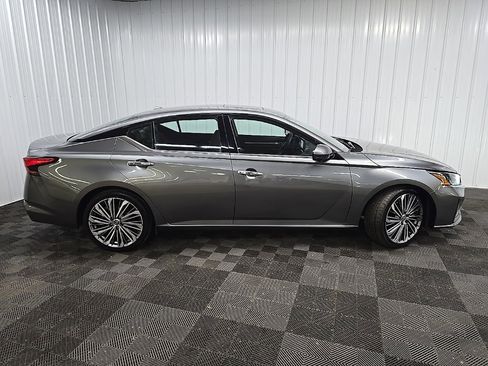 Used 2023 Nissan Altima 2.5 SL image 2
