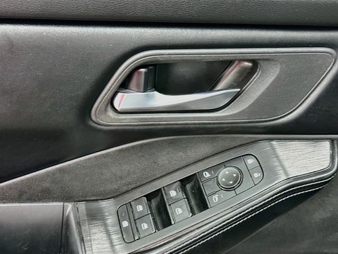 Used 2025 Nissan Rogue SV AWD/4WD image 15