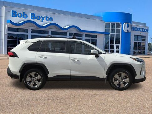Used 2023 Toyota RAV4 XLE w/ Convenience Package FWD image 4