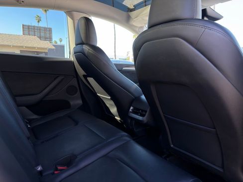 Used 2025 Tesla Model Y Long Range image 36