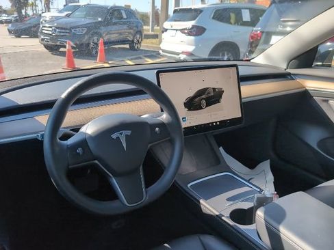 Used 2023 Tesla Model 3 Standard Range image 8