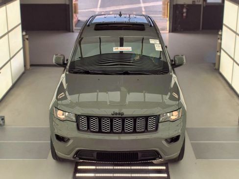 Used 2020 Jeep Grand Cherokee Altitude AWD/4WD image 3